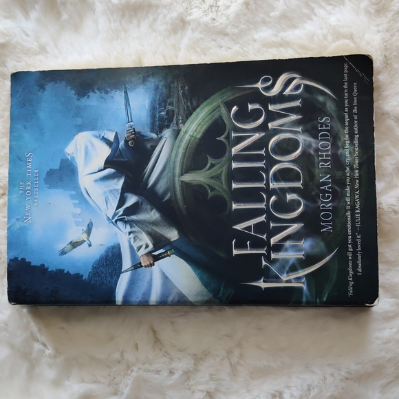 Falling Kingdoms - Morgan Rhodes softcover book - Picture 1 of 2
